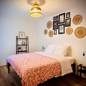 https://apt-40m2-air-conditioning-underground-parking-self.aixenprovencehotels.org